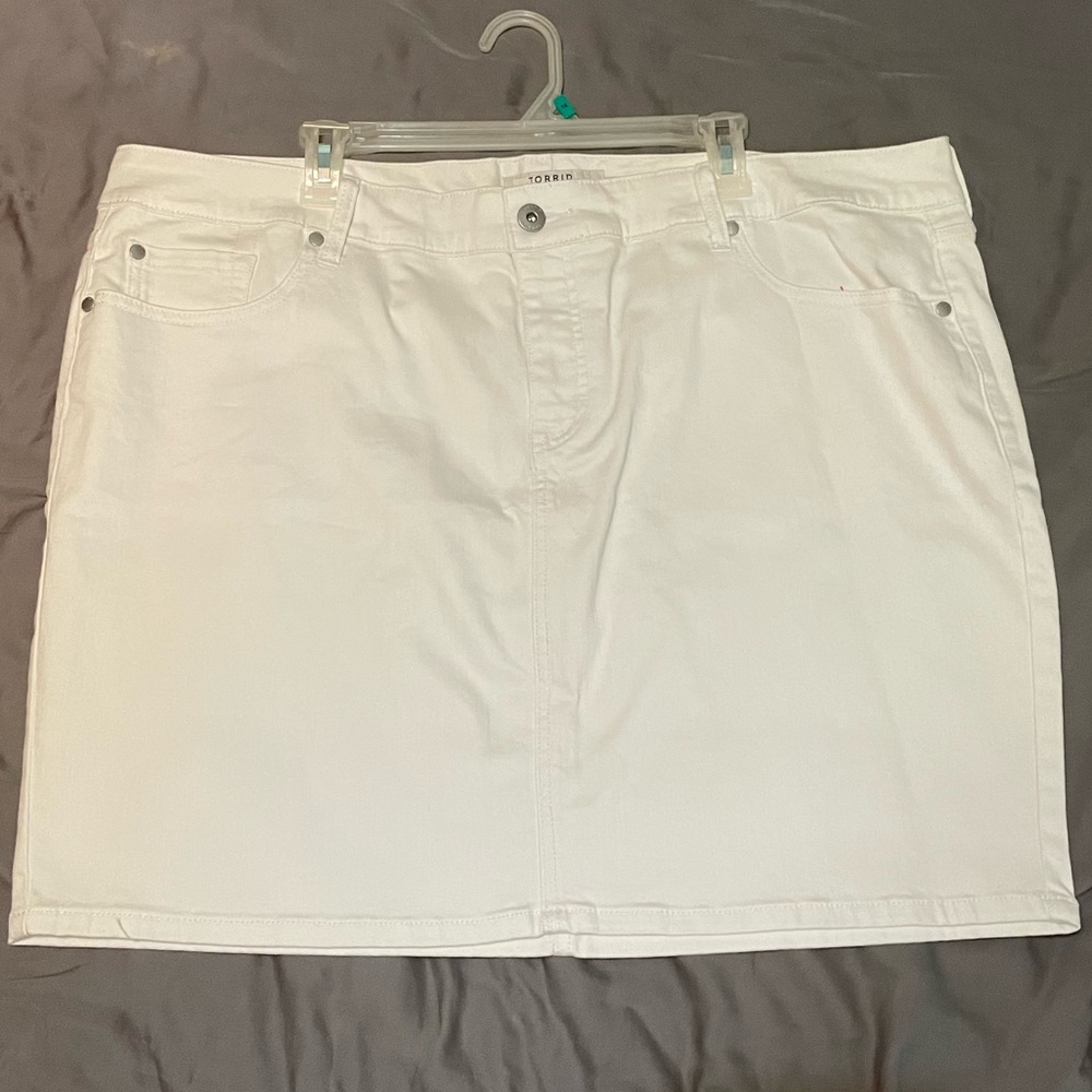 Torrid denim skirt BNWT